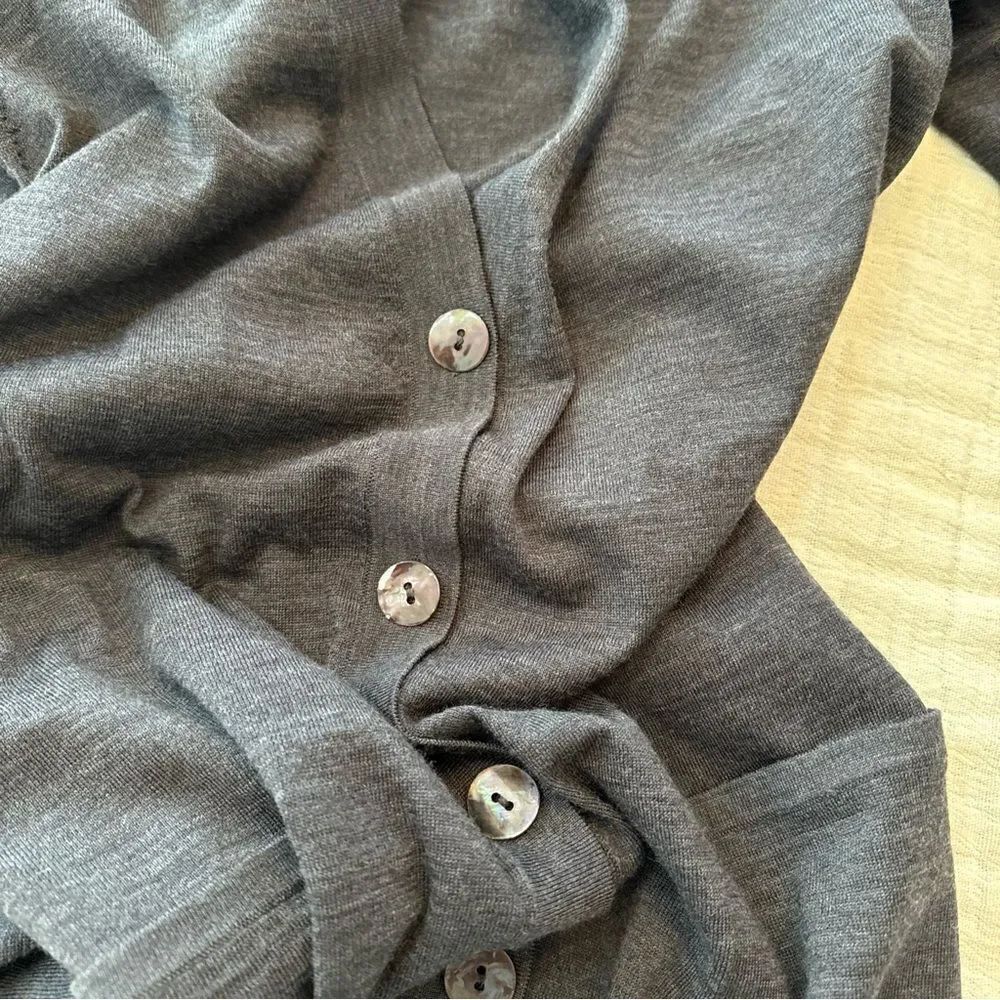 St John Cardigan 100% Wool Mother Of Pearl Buttons Size Medium - Picture 10 of 12